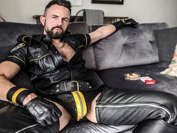 dominatrix gay chat room